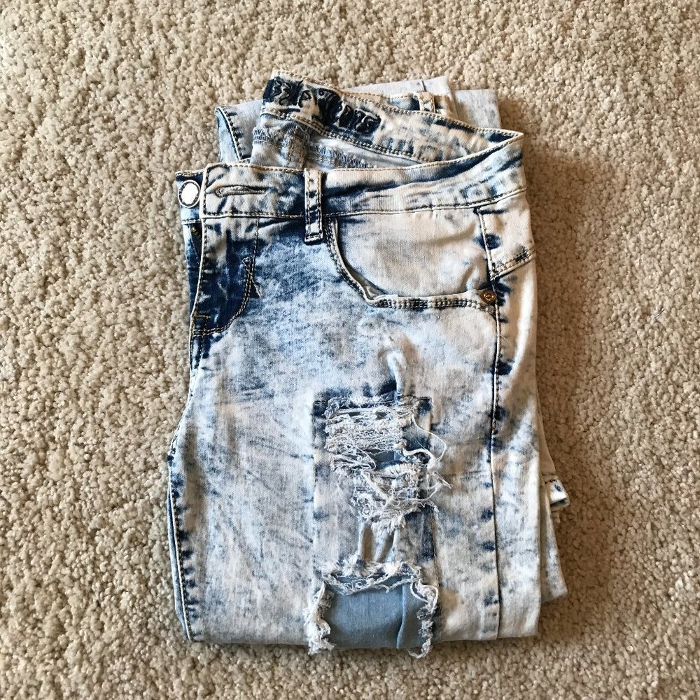 Puzzle White and Blue Distressed Jeans